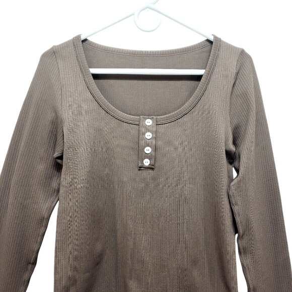 OQQ Long-Sleeve Brown Ribbed Henley Top With Button Detail Size M - Picture 4 of 9